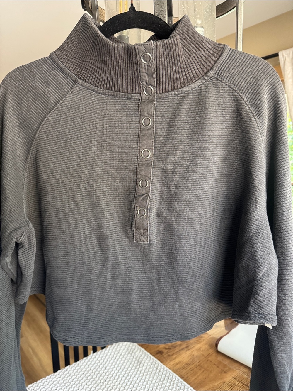 FREE PEOPLE Pullover, size XS. NWT.